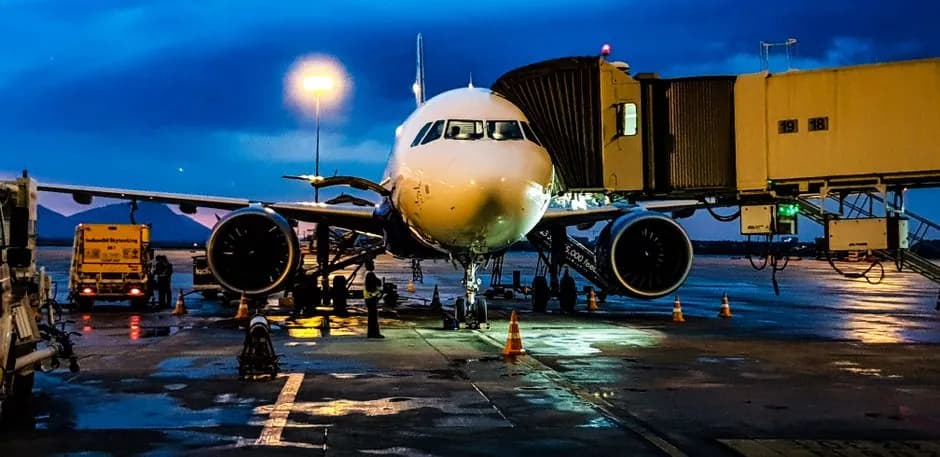Vocabular de aeroport în engleză: unde româna împrumută și unde te încurcă