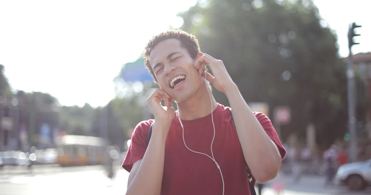 10 TV Shows That Train Your English Listening