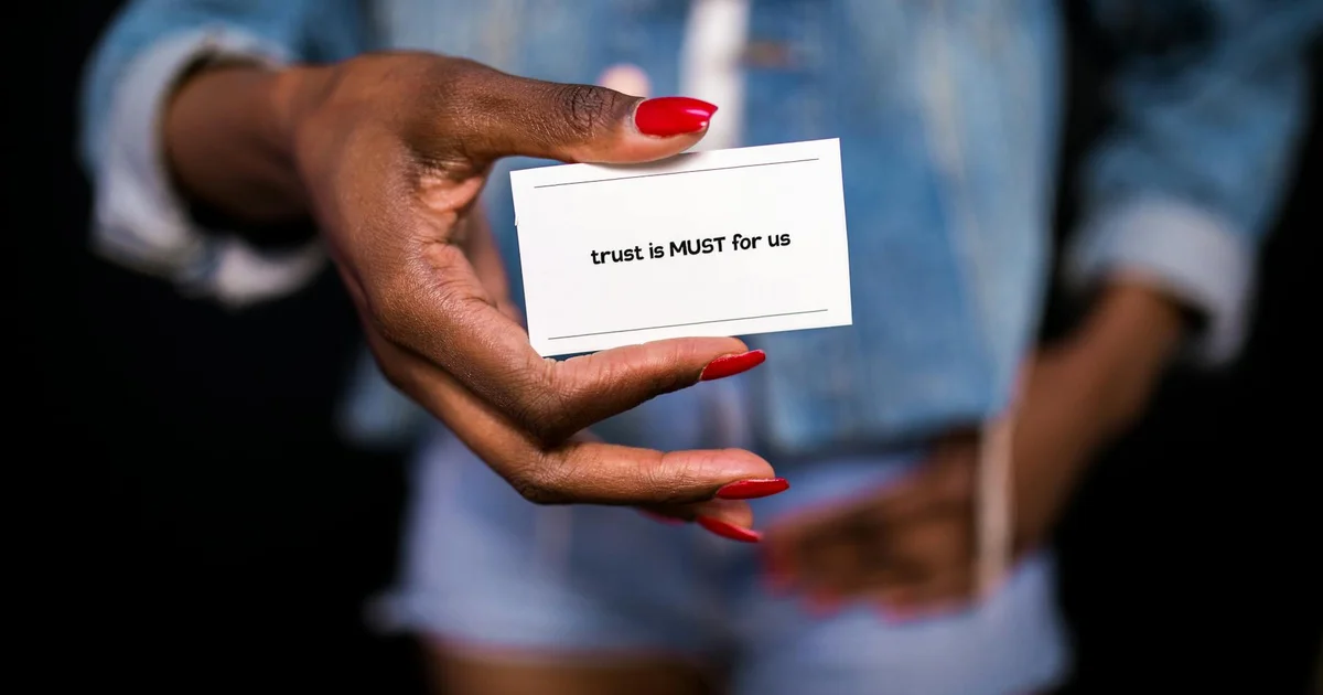 Essential Phrases: Must-Have English for Effortless Chats