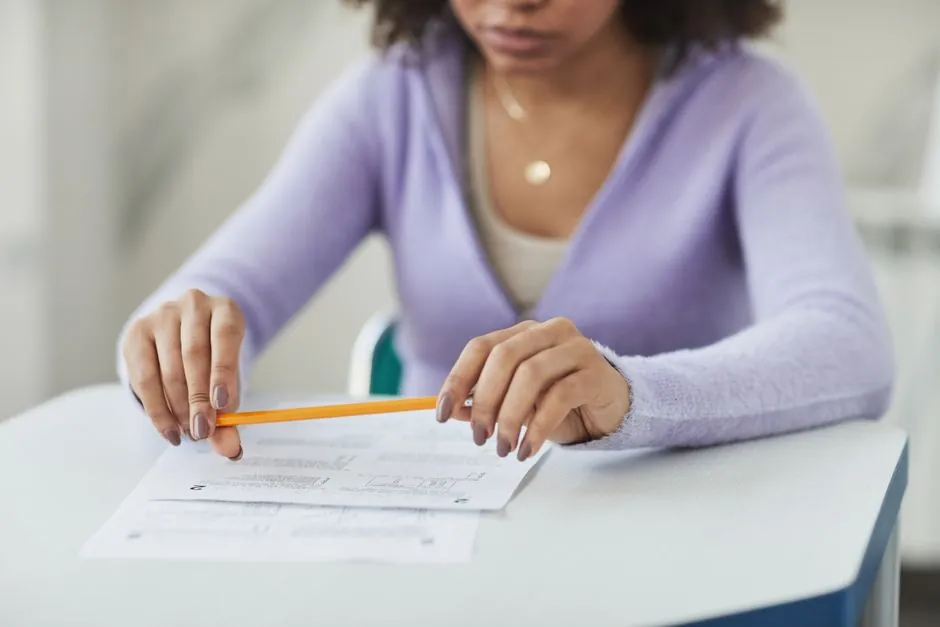 Toate testele de competență în engleză comparate: IELTS, TOEFL, PTE, Cambridge, Duolingo și International English Test